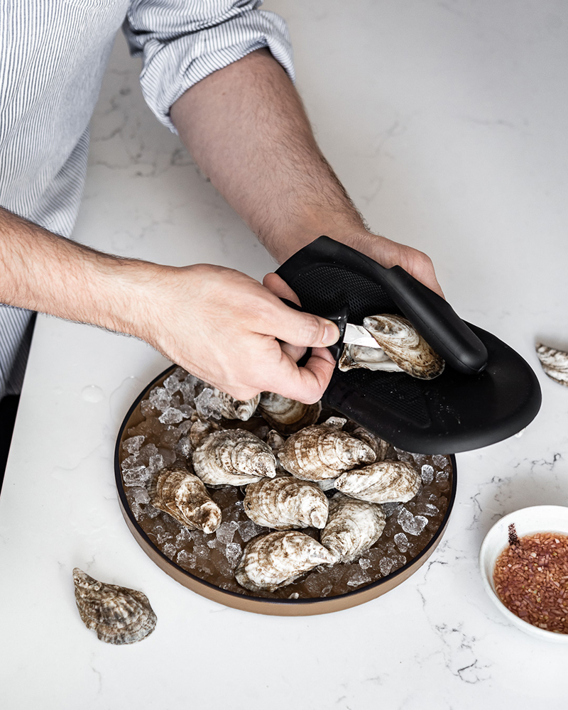 Le gant de protection en cotte de maille pour ouvrir les huîtres