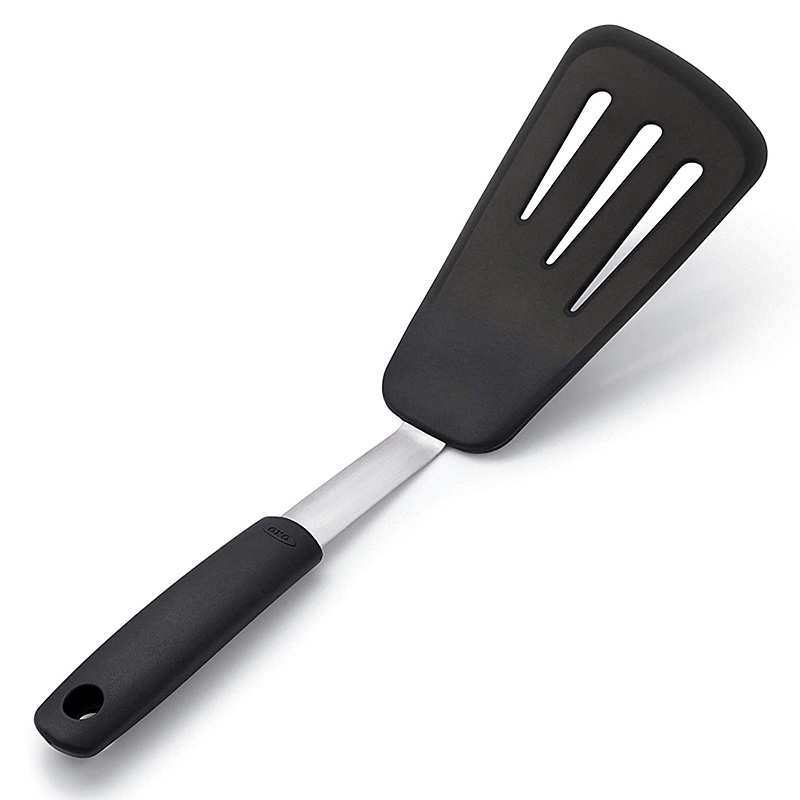 https://www.cuisinstore.com/media/visuels-produits/oxo/2020/spatule-flexible-ajoure-e-silicone-oxo-15601.jpg